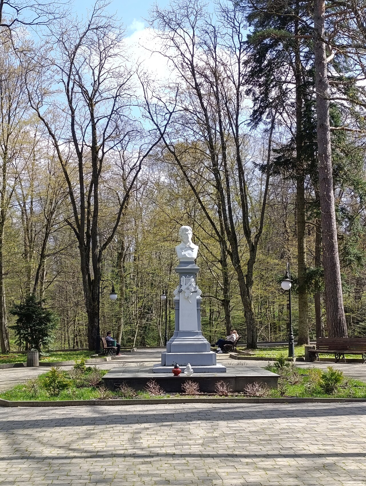 Трускавець, пам'ятник А. Міцкевичу, 20250416