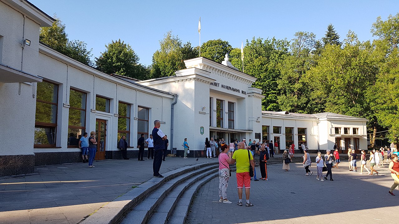 Вхід в бювет
